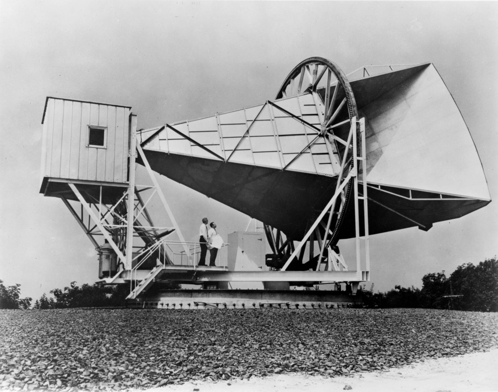 A Bell társaság kürtantennája (Holmdel, New Jersey), amit eredetileg a NASA Echo-1 műholdjához építettek, majd később átalakítottak a Telstar jeleinek vételéhez. A 18 tonnás alumínium- és acélszerkezetet 1990-ben nemzeti műemléknek nyilvánították.