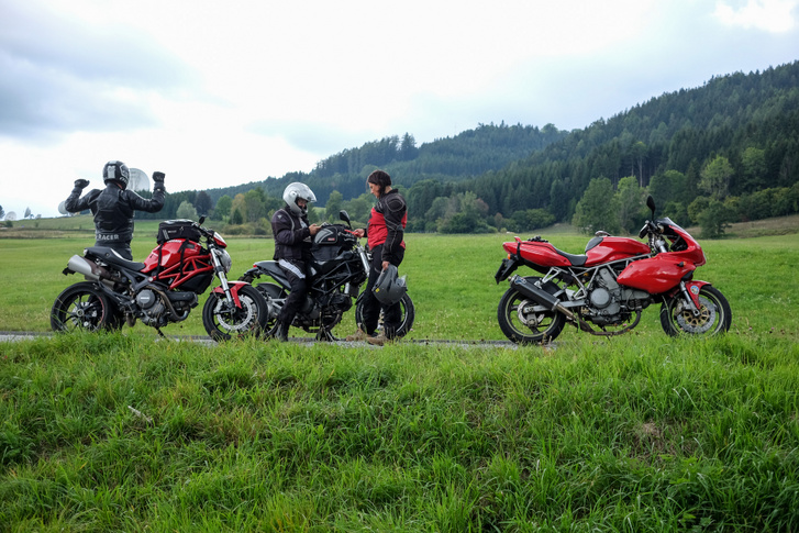 Három Ducati az osztrák tájat is szebbé varázsolja
