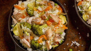 Hidegen is finom: rizssaláta pestóval, brokkolival és csirkefalatokkal