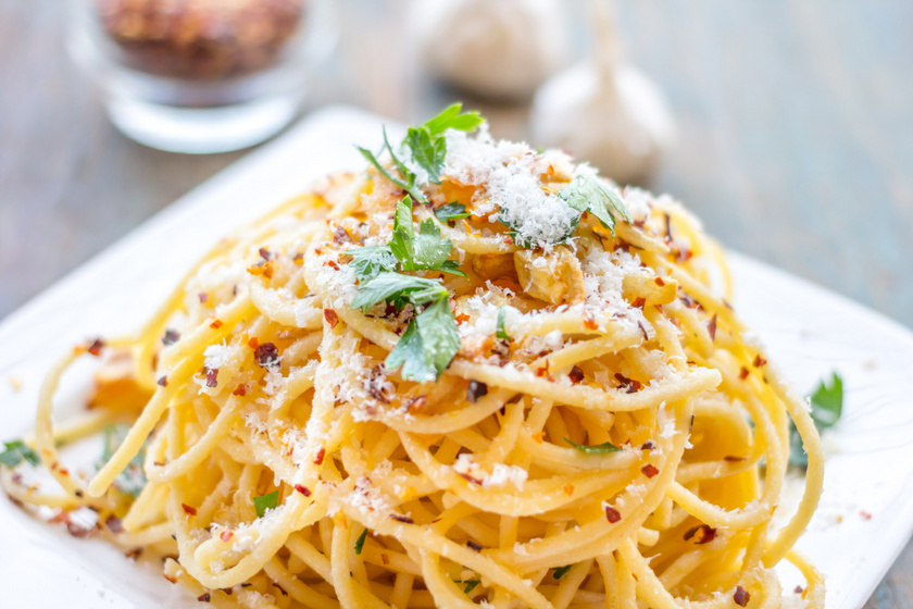 Fokhagymás, parmezános spagetti, ahogy az olaszok szeretik
