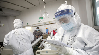 Koronavírus: Hat nap alatt felhúznak egy pekingi maszkgyárat