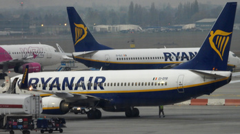 Vizsgálatot kezdeményez a kormány a veszteglő Ryanair-gép ügyében