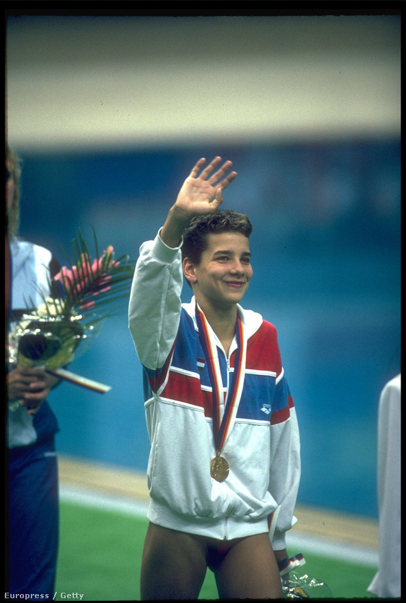 1988. Szöul. Egerszegi Krisztina, a 200 méteres női hátúszás olimpiai bajnoka. A fiatal (14 éves) úszó 100 méteren ezüstérmet szerzett, négy évvel később, Barcelonából három arannyal tért haza.