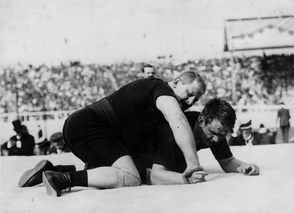 1908. London. Weisz Richárd  szupernehézsúlyú bírkózó kötöttfogású olimpiai bajnok lett  az orosz Alekszandr Petrov legyőzésével.