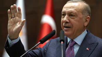 Erdogan Putyinnal, Macronnal és Merkellel akar dönteni Szíriáról