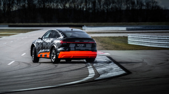 Jön a sportosabb villany-Audi