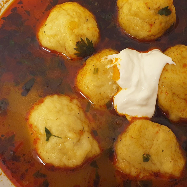 Krumpligombócos leves a mama régi receptje alapján – A hagyma és a zeller a leves lelke