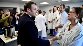 Macron a koronavírusról: Válság előtt állunk, érkezik a járvány