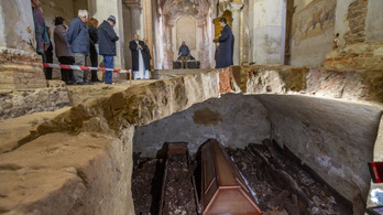 Barokk sírkamrát találtak az Árpád-kori templom alatt Türjén