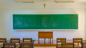 Az egyházi iskolák tanárainak kritikája a rendszer elevenébe vág