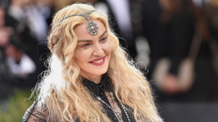 Akkorát esett Madonna a koncertjén, hogy elsírta magát