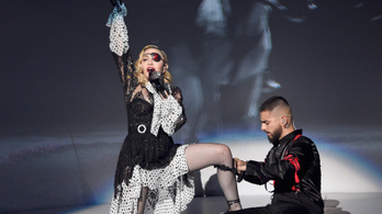 Elsírta magát fájdalmában Madonna a párizsi koncertjén