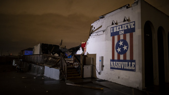 Hét embert megöltek, házakat szaggattak a tornádók Tennesseeben