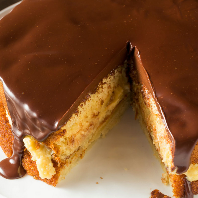 Mennyei vajas torta Amerikából: a Boston cake puha és finom csokimáz fedi