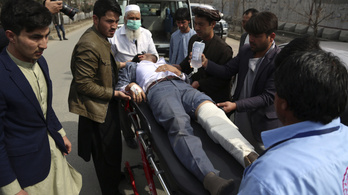Nőket és gyerekeket öltek meg az emlékünnepségre támadók Kabulban