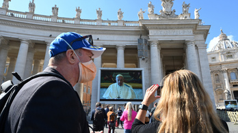 Videoközvetítésen mondta el beszédét Ferenc pápa, bezárják a Vatikán Múzeumot