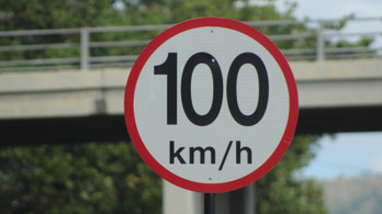 100 km/h-ra korlátozzák a maximum sebességet a holland autópályákon