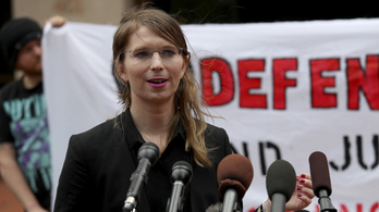 Manning azonnali szabadon engedését rendelte el a bíróság