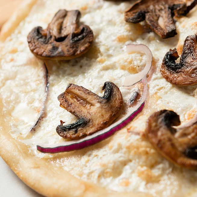 Kóstoltál már fehér pizzát? A tésztára besamel vagy carbonara szósz is kerülhet