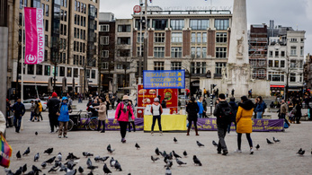 Hollandia: bezárnak az iskolák, bárok, éttermek