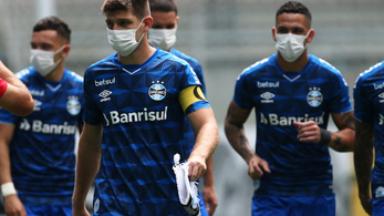 Azért tiltakoznak a brazil focisták, hogy állítsák le a bajnokságot