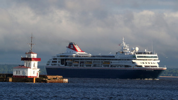 Kuba beengedi a koronavírusos szállodahajót