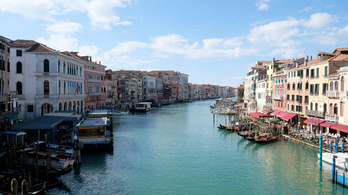 A velencei csatornák vize sokkal tisztábbnak tűnik turisták nélkül