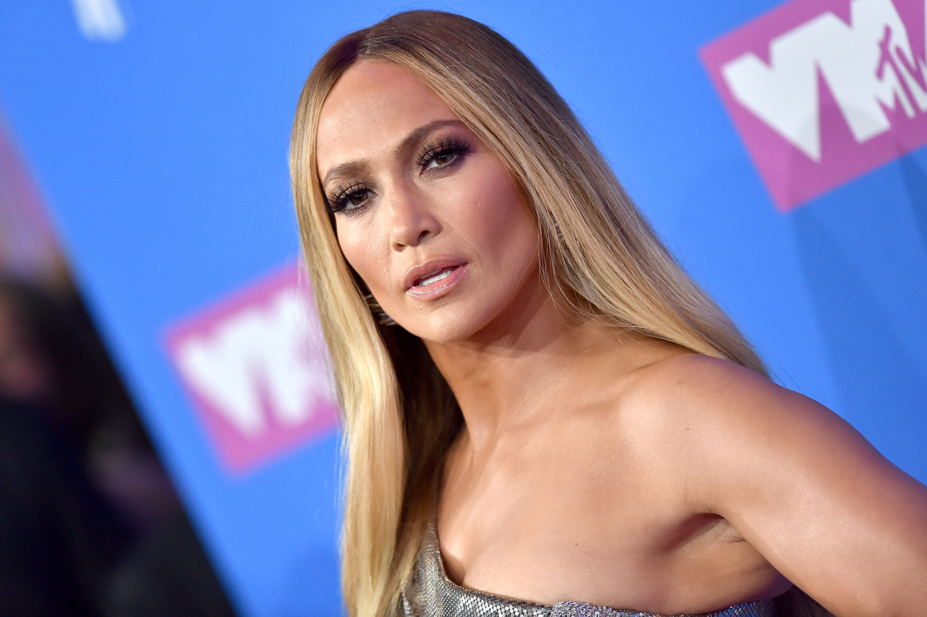 Jennifer Lopez reklámfotó botrány
