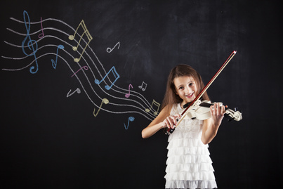 A gyerekkori zenetanulás nem csak a memóriát javítja: 3 érv, ami még mellette szól