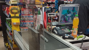Magyarországon is megjelentek plexiüvegek több boltban a pénztáraknál