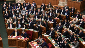 Hosszú időre jégre tehetik a kormánypártok a parlamentet hétfőn