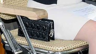 Kim Dzsongun felesége Dior táskát villantott