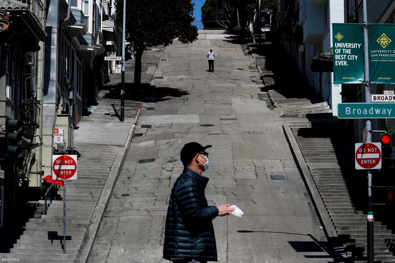 A napfényes San Franciscó-i utca sem volt valami vidám látvány március 20-án, egy nappal azután, hogy Kalifornia kormányzója, Gavin Newsom államszerte kijárási tilalmat hirdetett, ami azt jelenti, hogy 40 millió embernek kell az otthona falai közt maradnia.
