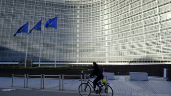 Döntött az EU, hagyják elszállni a tagállamok adósságát és hiányát