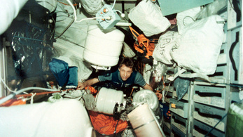 Űrhajósok adtak tanácsokat a kis térben töltött hosszú idő átvészeléséhez