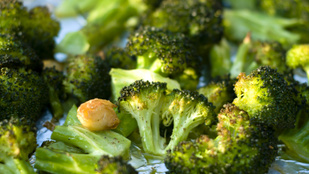 Korianderes, sütőben sült brokkoli