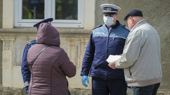 Románia a megfertőződött orvosokat is bevetné a járvány ellen