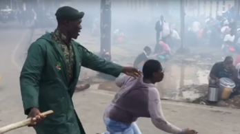 Káosz, könnygáz, rendőri brutalitás: életbe lépett a kijárási tilalom Afrikában