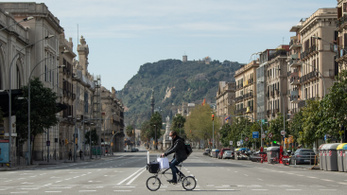 Leállnak két hétre a nem létfontosságú ágazatok Spanyolországban