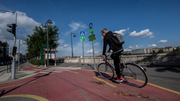 Áprilistól a kerékpáros hálózat gyors bővítését tervezi a főváros