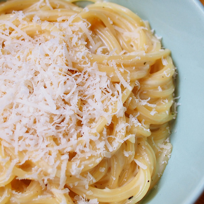 Pár hozzávalós, villámgyors tésztarecept: tejszínes, fokhagymás spagetti