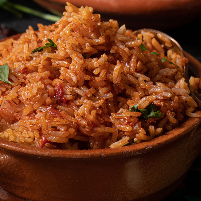 Csípős, fűszeres mexikói rizs rengeteg paradicsommal: köret, de főétel is lehet belőle