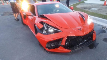 Vett egy új Corvette-et, 24 órán belül összetörte