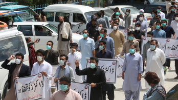 Erőszakkal oszlatták fel Pakisztánban az orvosok tüntetését
