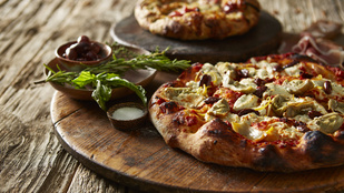 Legyen a pizza most egy kicsit különleges: készítsd articsókával és chorizóval!