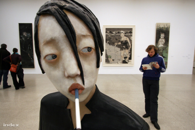 Kínai, de éppen nincs munkaversenyben. A bécsi Mumok China, Facing reality című 2007-es kiállításáról. 