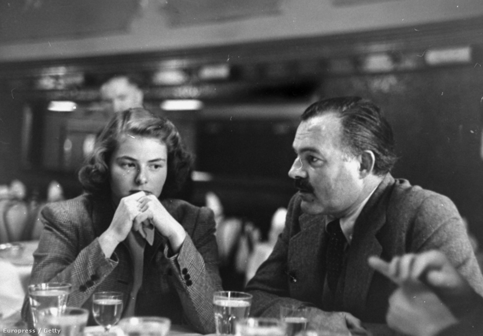  Ingrid Bergman az 1943-as Akiért a harang szól című filmért kapta meg első Oscar jelölését. A film Ernest Hemingway klasszikus regénye alapján készült, Bergman Gary Cooper oldalán tündökölt. A főszereplőket maga Hemingway választotta ki, de magával a filmmel elégedetlen volt, mert törölték belőle regénye politikai mondanivalóját. 