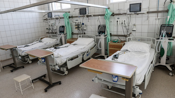 A kórházi ágykapacitások 60%-át kell szabaddá tenniük szerdáig az intézményvezetőknek