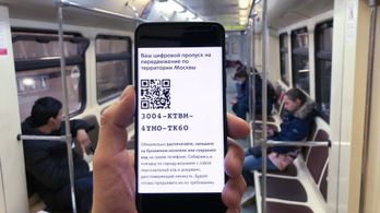 Óriási sorok a moszkvai metrónál, dugók a városban a digitális kijárási engedélyek miatt