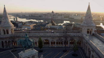 Az üresen tátongó Budapest képeivel üzen a város a turistáknak